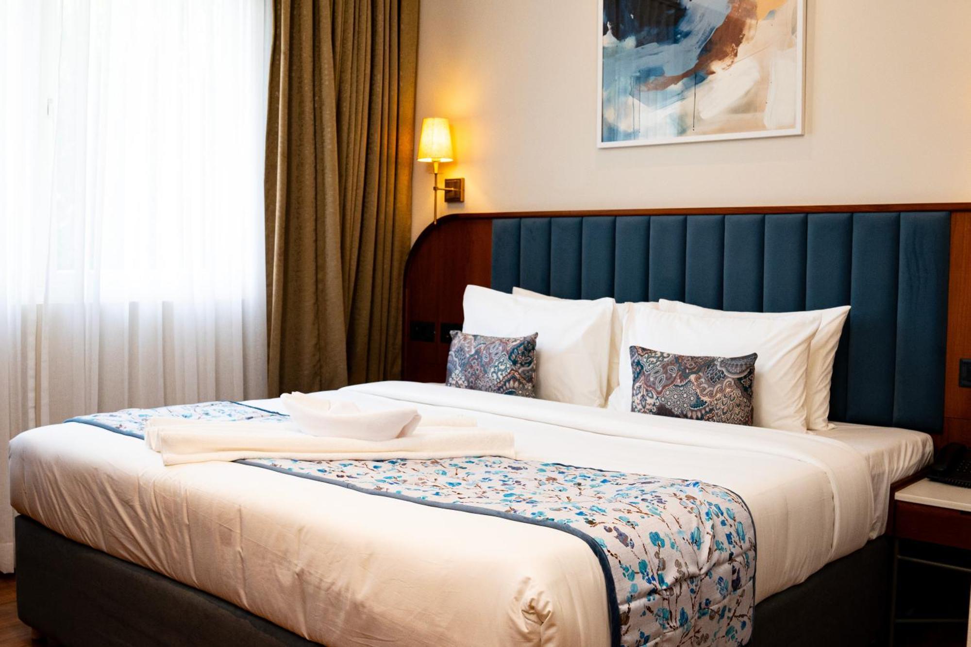 Hotel Benhur Kochi エクステリア 写真